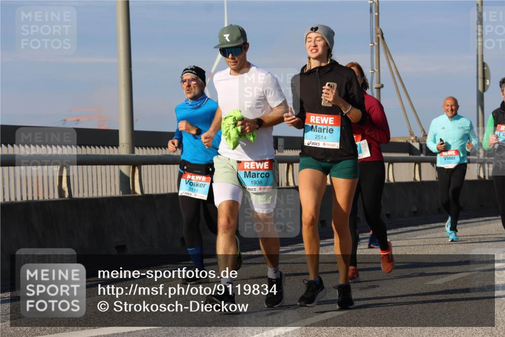 03.10.2025 - Köhlbrandbrückenlauf Strokosch-Dieckow http://msf.ph/oto/9119834 03.10.2025 09:54:06 Position 2 3114, 1938, 2514, 1861 meine-sportfotos.de