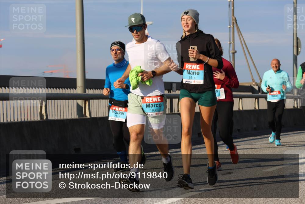 03.10.2025 - Köhlbrandbrückenlauf Strokosch-Dieckow http://msf.ph/oto/9119840 03.10.2025 09:54:06 Position 2 3114, 1938, 2514 meine-sportfotos.de