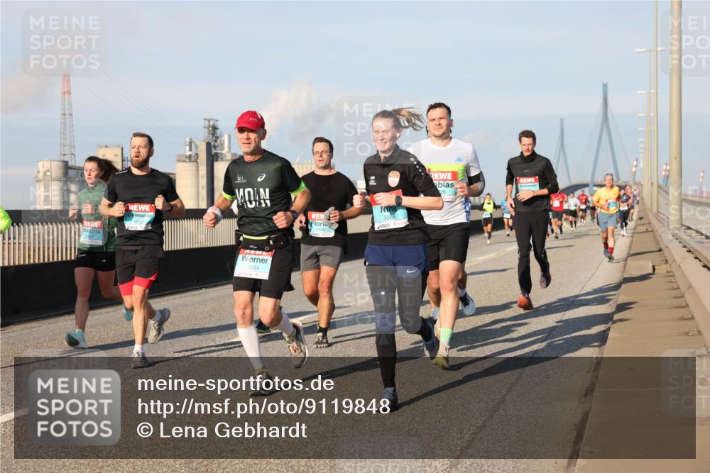 03.10.2025 - Köhlbrandbrückenlauf Lena Gebhardt http://msf.ph/oto/9119848 03.10.2025 09:45:44 Position 2 1602, 1146, 3264, 3568 meine-sportfotos.de