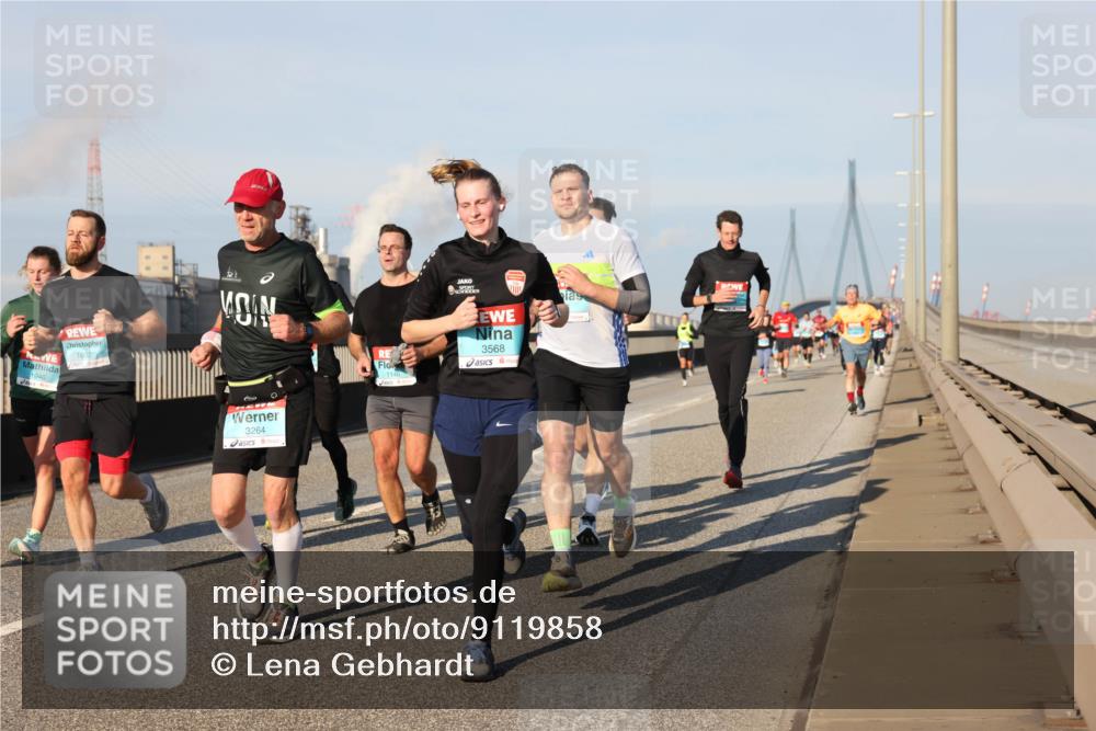 03.10.2025 - Köhlbrandbrückenlauf Lena Gebhardt http://msf.ph/oto/9119858 03.10.2025 09:45:44 Position 2 1946, 1602, 1146, 3568, 3264, 1002 meine-sportfotos.de