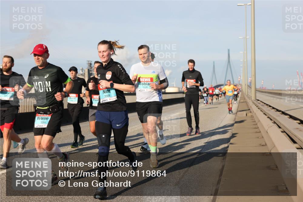03.10.2025 - Köhlbrandbrückenlauf Lena Gebhardt http://msf.ph/oto/9119864 03.10.2025 09:45:44 Position 2 1602, 3264, 3568, 114, 1226 meine-sportfotos.de