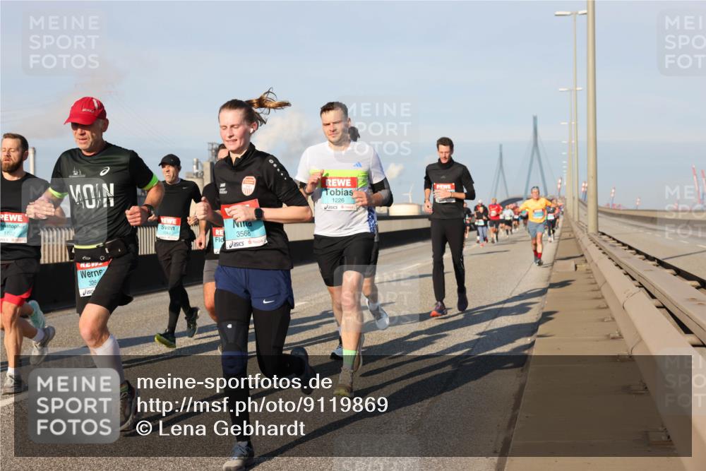 03.10.2025 - Köhlbrandbrückenlauf Lena Gebhardt http://msf.ph/oto/9119869 03.10.2025 09:45:45 Position 2 1602, 326, 1043, 3568, 1226 meine-sportfotos.de