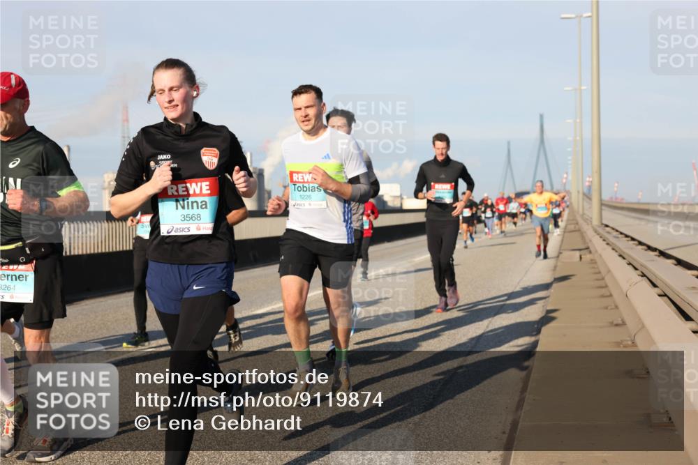 03.10.2025 - Köhlbrandbrückenlauf Lena Gebhardt http://msf.ph/oto/9119874 03.10.2025 09:45:45 Position 2 3264, 3568, 1226 meine-sportfotos.de