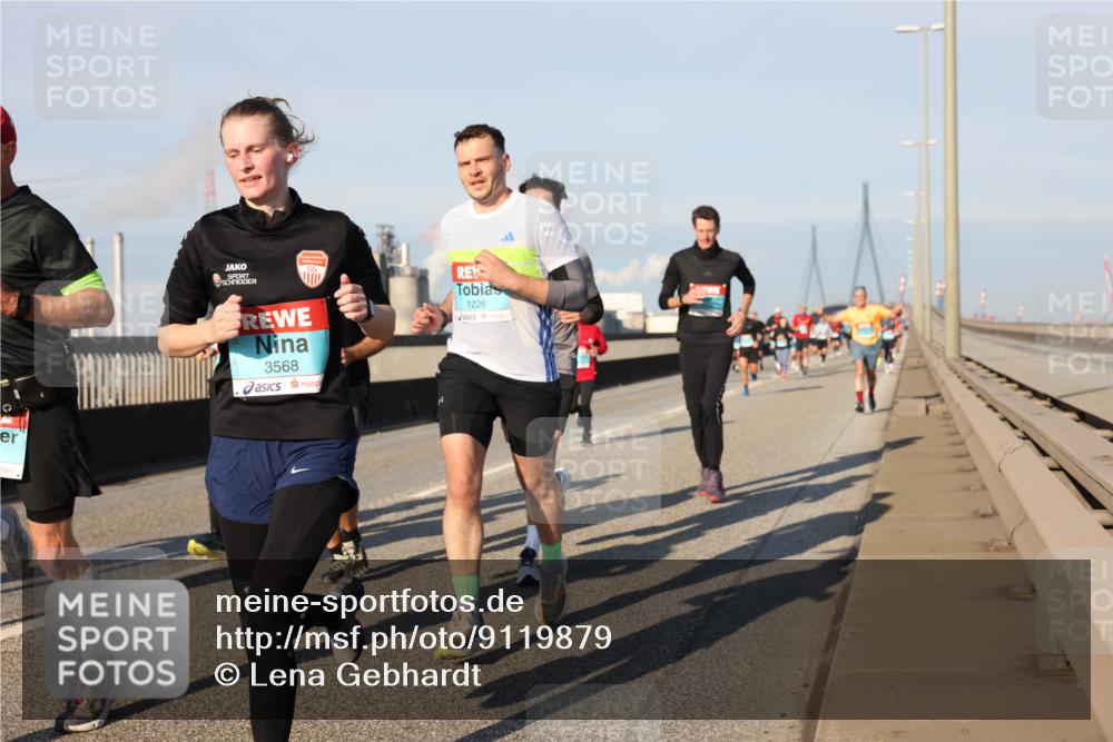 03.10.2025 - Köhlbrandbrückenlauf Lena Gebhardt http://msf.ph/oto/9119879 03.10.2025 09:45:45 Position 2 3568, 1226 meine-sportfotos.de