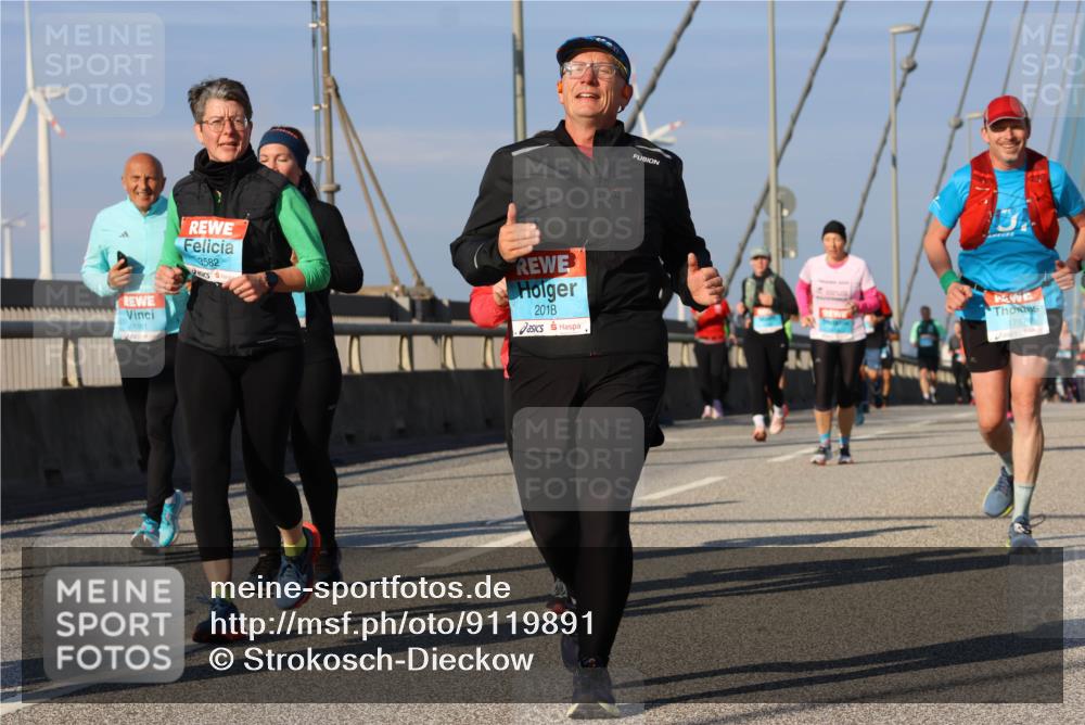 03.10.2025 - Köhlbrandbrückenlauf Strokosch-Dieckow http://msf.ph/oto/9119891 03.10.2025 09:54:08 Position 2 1861, 3582, 2018, 1757 meine-sportfotos.de