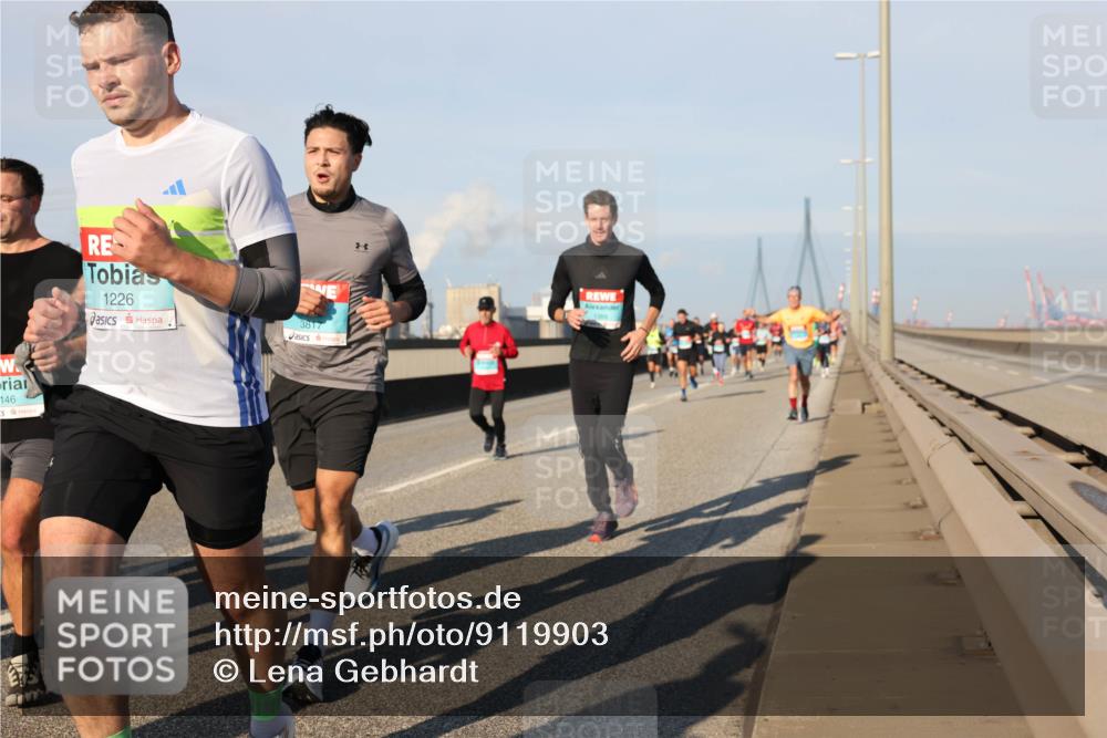 03.10.2025 - Köhlbrandbrückenlauf Lena Gebhardt http://msf.ph/oto/9119903 03.10.2025 09:45:46 Position 2 146, 1226, 3817 meine-sportfotos.de