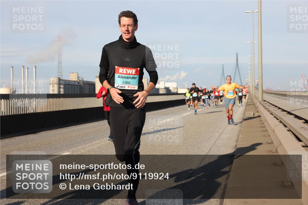 03.10.2025 - Köhlbrandbrückenlauf Lena Gebhardt http://msf.ph/oto/9119924 03.10.2025 09:45:47 Position 2 1368 meine-sportfotos.de