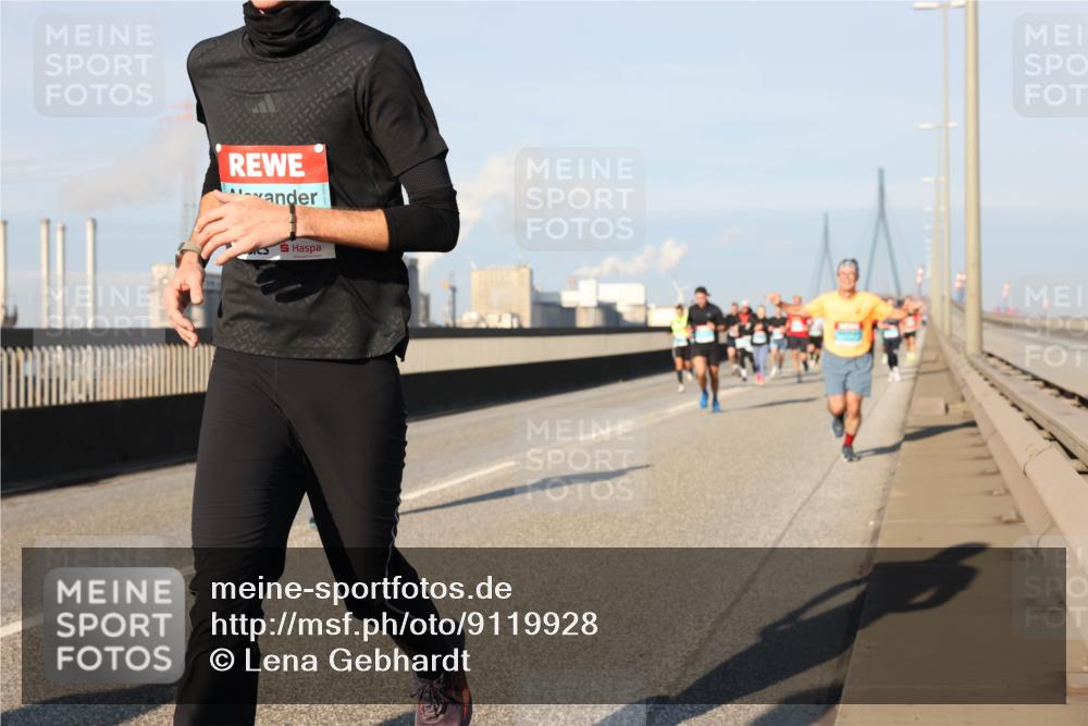 03.10.2025 - Köhlbrandbrückenlauf Lena Gebhardt http://msf.ph/oto/9119928 03.10.2025 09:45:47 Position 2  meine-sportfotos.de