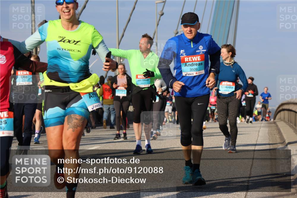 03.10.2025 - Köhlbrandbrückenlauf Strokosch-Dieckow http://msf.ph/oto/9120088 03.10.2025 09:54:29 Position 2 43, 3215, 08, 145, 2917, 3509, 2916 meine-sportfotos.de