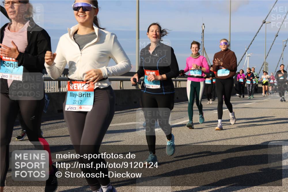 03.10.2025 - Köhlbrandbrückenlauf Strokosch-Dieckow http://msf.ph/oto/9120124 03.10.2025 09:54:38 Position 2 2218, 2217, 1698, 3770 meine-sportfotos.de