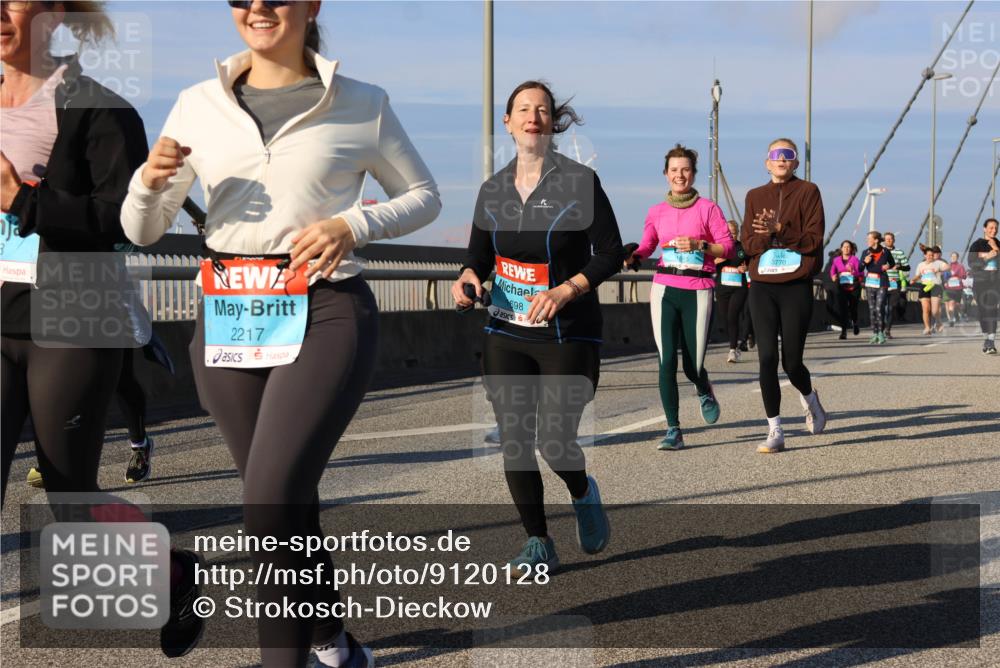 03.10.2025 - Köhlbrandbrückenlauf Strokosch-Dieckow http://msf.ph/oto/9120128 03.10.2025 09:54:39 Position 2 3, 2217, 698, 3770 meine-sportfotos.de