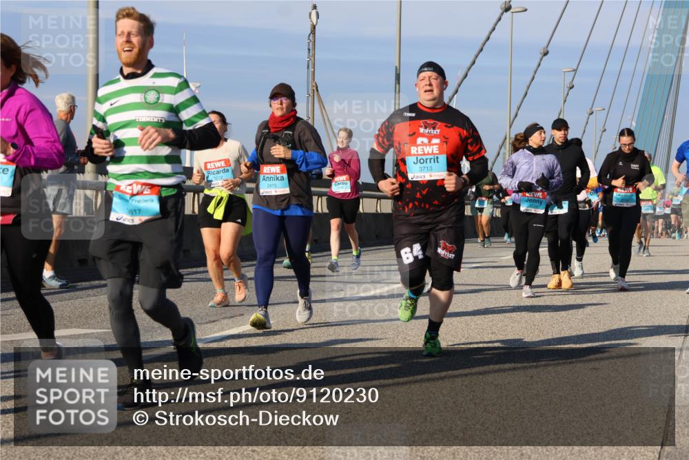 03.10.2025 - Köhlbrandbrückenlauf Strokosch-Dieckow http://msf.ph/oto/9120230 03.10.2025 09:54:47 Position 2 3617, 2415, 3713, 64 meine-sportfotos.de