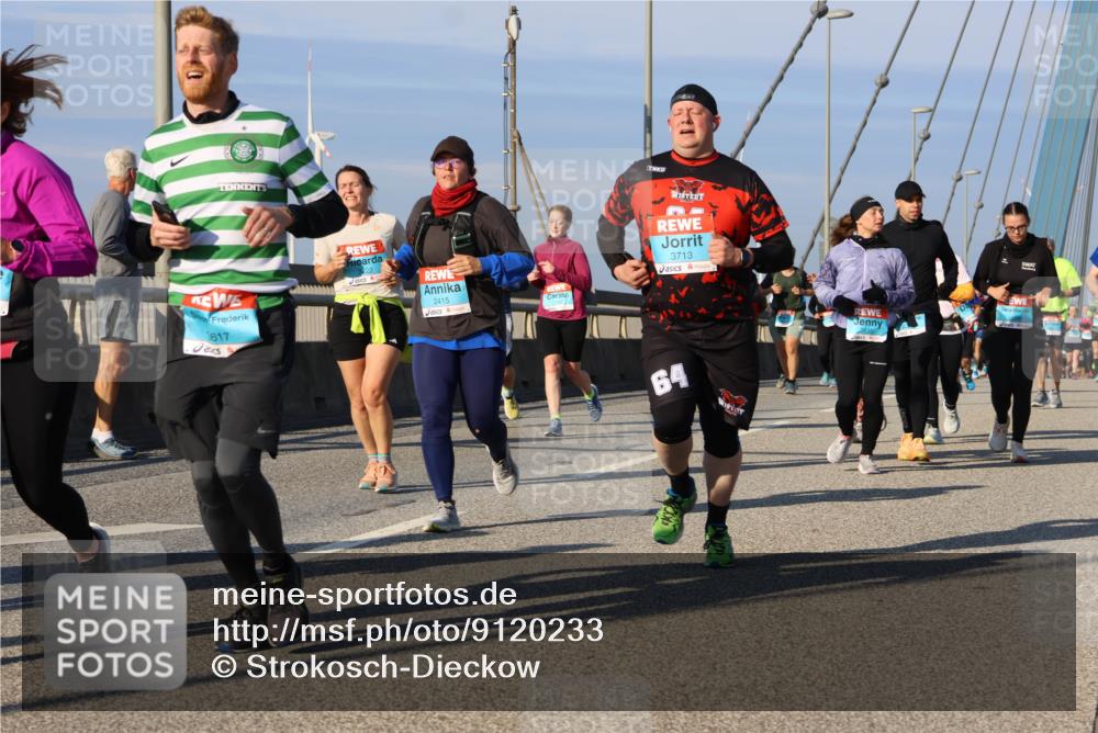 03.10.2025 - Köhlbrandbrückenlauf Strokosch-Dieckow http://msf.ph/oto/9120233 03.10.2025 09:54:47 Position 2 3617, 2415, 3713, 64 meine-sportfotos.de