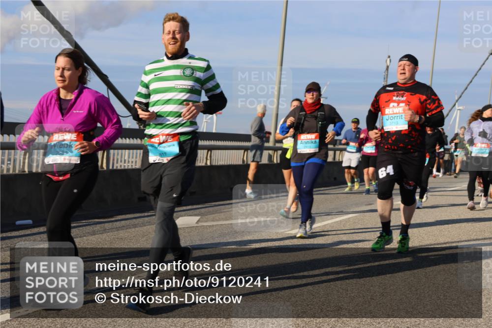 03.10.2025 - Köhlbrandbrückenlauf Strokosch-Dieckow http://msf.ph/oto/9120241 03.10.2025 09:54:48 Position 2 4944, 617, 3713, 64 meine-sportfotos.de