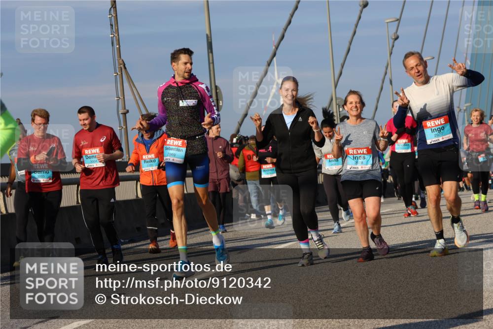03.10.2025 - Köhlbrandbrückenlauf Strokosch-Dieckow http://msf.ph/oto/9120342 03.10.2025 09:55:03 Position 2 3004, 3003, 2350, 2969, 2978, 2977 meine-sportfotos.de