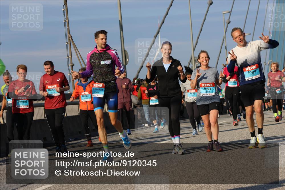 03.10.2025 - Köhlbrandbrückenlauf Strokosch-Dieckow http://msf.ph/oto/9120345 03.10.2025 09:55:03 Position 2 3003, 3004, 2350, 2969, 2978, 2977 meine-sportfotos.de