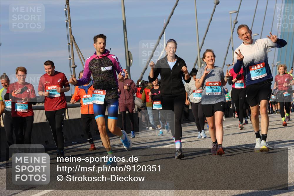 03.10.2025 - Köhlbrandbrückenlauf Strokosch-Dieckow http://msf.ph/oto/9120351 03.10.2025 09:55:03 Position 2 14, 3003, 2969, 2350, 2978, 2456, 2977 meine-sportfotos.de