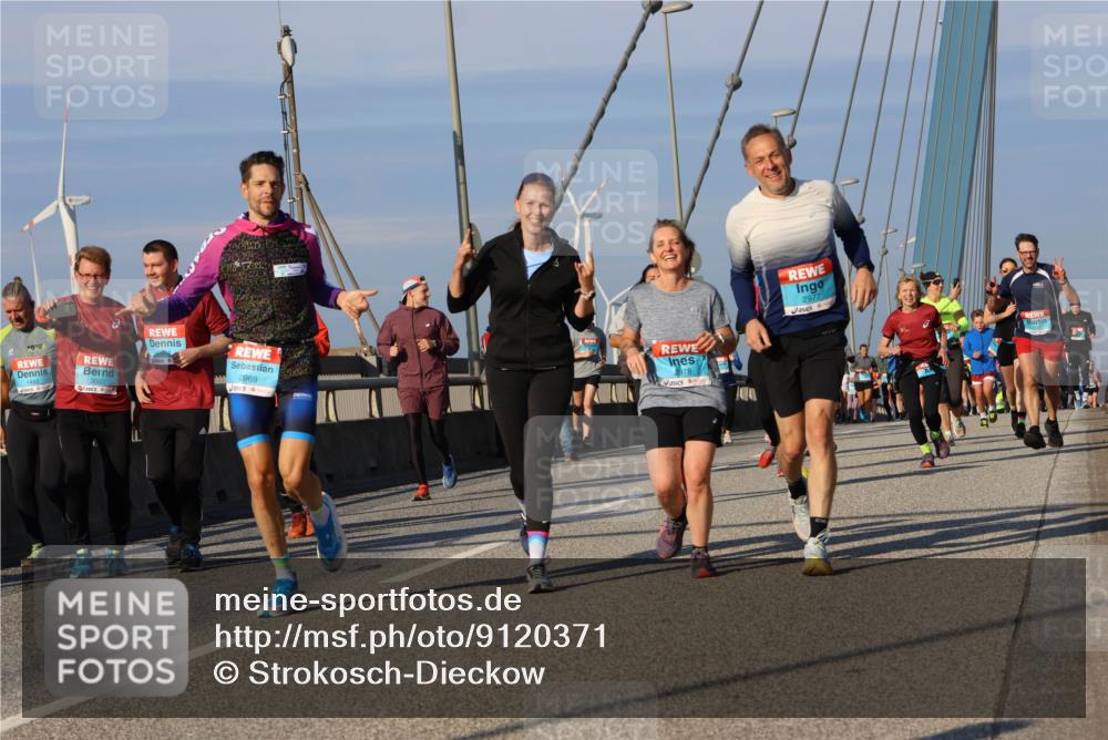 03.10.2025 - Köhlbrandbrückenlauf Strokosch-Dieckow http://msf.ph/oto/9120371 03.10.2025 09:55:04 Position 2 3003, 2969, 2977 meine-sportfotos.de