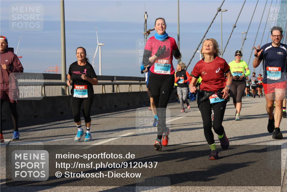 03.10.2025 - Köhlbrandbrückenlauf Strokosch-Dieckow http://msf.ph/oto/9120437 03.10.2025 09:55:11 Position 2 1978, 2255, 3151 meine-sportfotos.de