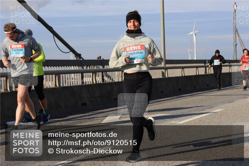 03.10.2025 - Köhlbrandbrückenlauf Strokosch-Dieckow http://msf.ph/oto/9120515 03.10.2025 09:55:20 Position 2 2556, 1890 meine-sportfotos.de