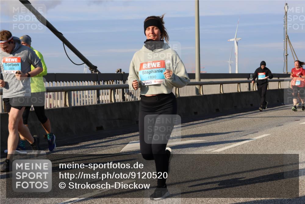 03.10.2025 - Köhlbrandbrückenlauf Strokosch-Dieckow http://msf.ph/oto/9120520 03.10.2025 09:55:20 Position 2 2556, 1890 meine-sportfotos.de