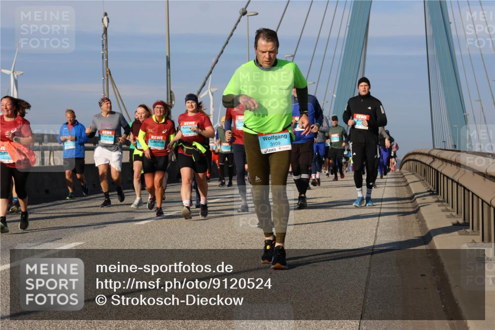 03.10.2025 - Köhlbrandbrückenlauf Strokosch-Dieckow http://msf.ph/oto/9120524 03.10.2025 09:55:23 Position 2 2008, 216, 3109 meine-sportfotos.de