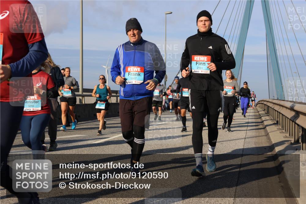 03.10.2025 - Köhlbrandbrückenlauf Strokosch-Dieckow http://msf.ph/oto/9120590 03.10.2025 09:55:28 Position 2 3240, 1967, 2151 meine-sportfotos.de
