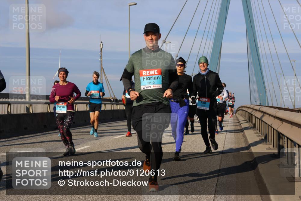 03.10.2025 - Köhlbrandbrückenlauf Strokosch-Dieckow http://msf.ph/oto/9120613 03.10.2025 09:55:33 Position 2 1001, 2210 meine-sportfotos.de