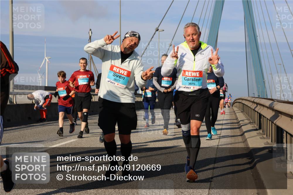 03.10.2025 - Köhlbrandbrückenlauf Strokosch-Dieckow http://msf.ph/oto/9120669 03.10.2025 09:55:37 Position 2 2141, 3677, 3675 meine-sportfotos.de