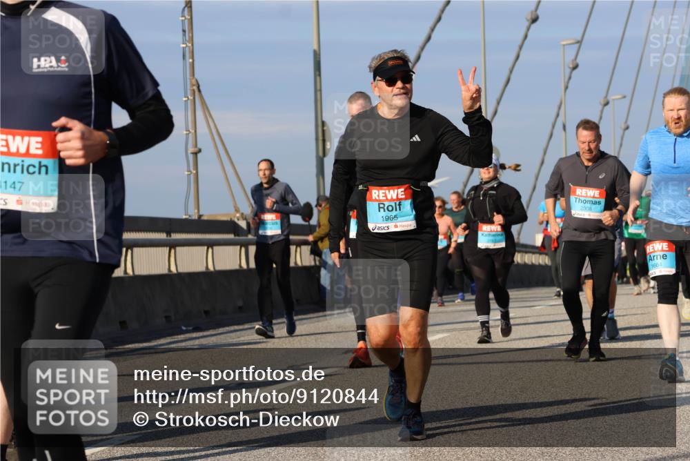 03.10.2025 - Köhlbrandbrückenlauf Strokosch-Dieckow http://msf.ph/oto/9120844 03.10.2025 09:55:57 Position 2 147, 1965, 2308, 1664 meine-sportfotos.de