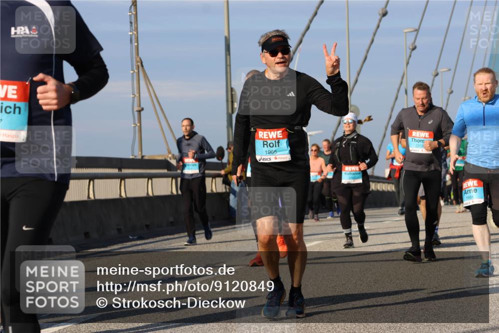 03.10.2025 - Köhlbrandbrückenlauf Strokosch-Dieckow http://msf.ph/oto/9120849 03.10.2025 09:55:57 Position 2 1965, 2308, 1664 meine-sportfotos.de