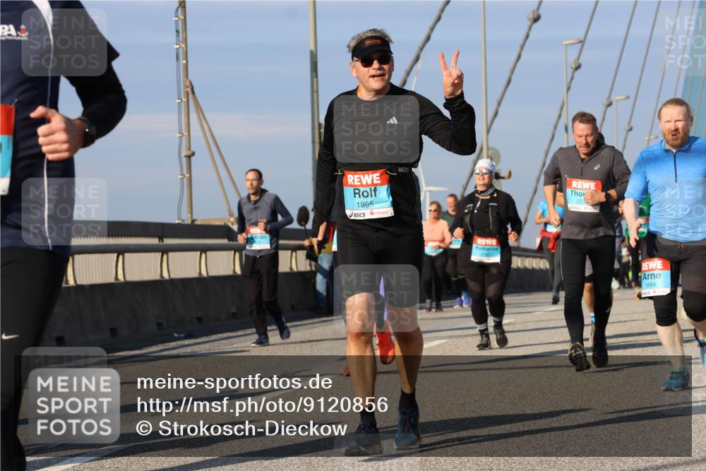 03.10.2025 - Köhlbrandbrückenlauf Strokosch-Dieckow http://msf.ph/oto/9120856 03.10.2025 09:55:57 Position 2 1965, 230, 1664 meine-sportfotos.de