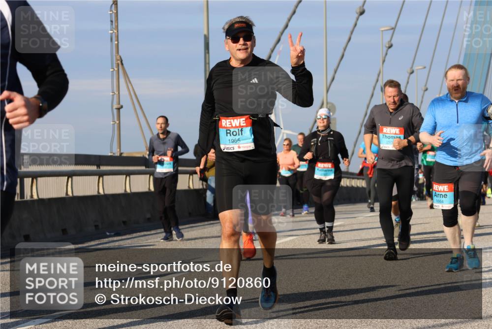 03.10.2025 - Köhlbrandbrückenlauf Strokosch-Dieckow http://msf.ph/oto/9120860 03.10.2025 09:55:57 Position 2 1965, 230, 1664 meine-sportfotos.de