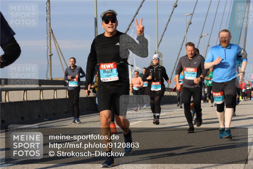03.10.2025 - Köhlbrandbrückenlauf Strokosch-Dieckow http://msf.ph/oto/9120863 03.10.2025 09:55:57 Position 2 1965, 2308, 1664 meine-sportfotos.de