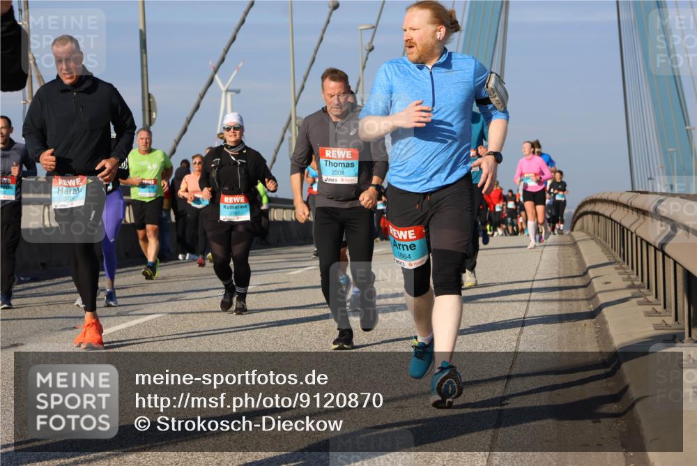 03.10.2025 - Köhlbrandbrückenlauf Strokosch-Dieckow http://msf.ph/oto/9120870 03.10.2025 09:55:59 Position 2 3706, 2787, 2308, 1664 meine-sportfotos.de