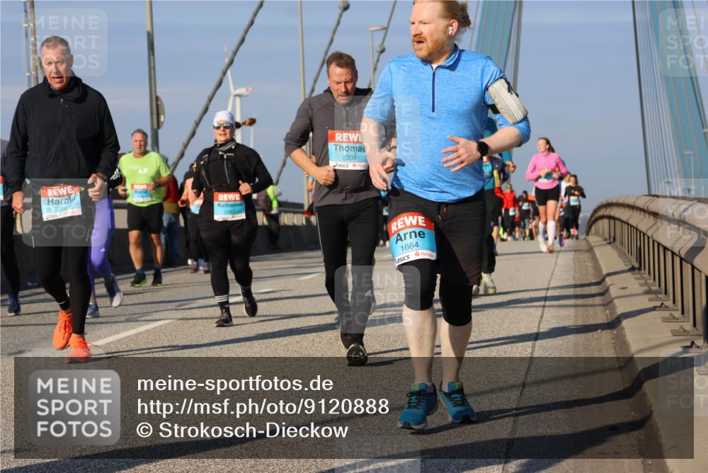 03.10.2025 - Köhlbrandbrückenlauf Strokosch-Dieckow http://msf.ph/oto/9120888 03.10.2025 09:55:59 Position 2 3706, 2787, 2308, 1664 meine-sportfotos.de