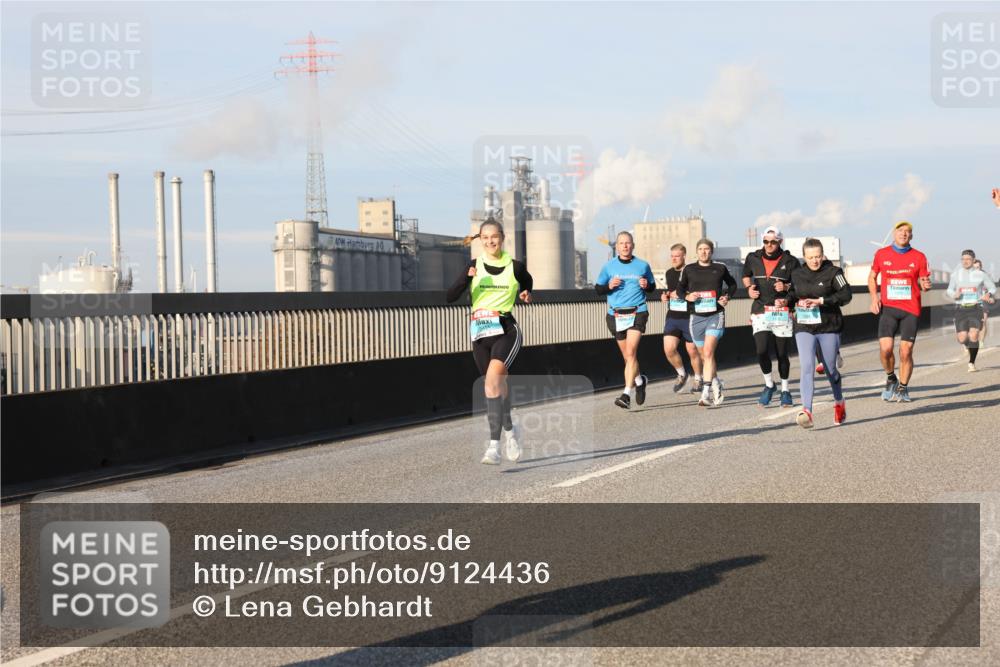 03.10.2025 - Köhlbrandbrückenlauf Lena Gebhardt http://msf.ph/oto/9124436 03.10.2025 09:45:52 Position 2  meine-sportfotos.de