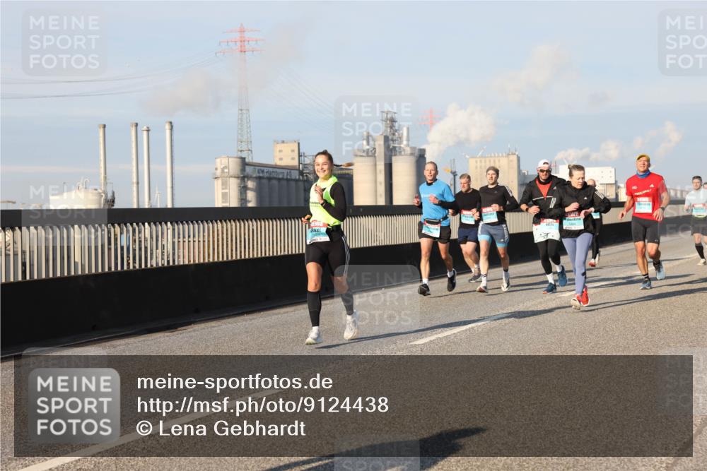 03.10.2025 - Köhlbrandbrückenlauf Lena Gebhardt http://msf.ph/oto/9124438 03.10.2025 09:45:52 Position 2  meine-sportfotos.de