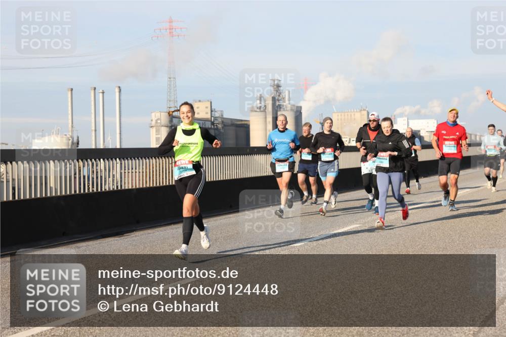03.10.2025 - Köhlbrandbrückenlauf Lena Gebhardt http://msf.ph/oto/9124448 03.10.2025 09:45:52 Position 2 3454 meine-sportfotos.de
