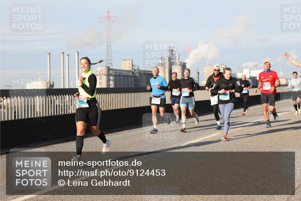 03.10.2025 - Köhlbrandbrückenlauf Lena Gebhardt http://msf.ph/oto/9124453 03.10.2025 09:45:53 Position 2 3454 meine-sportfotos.de