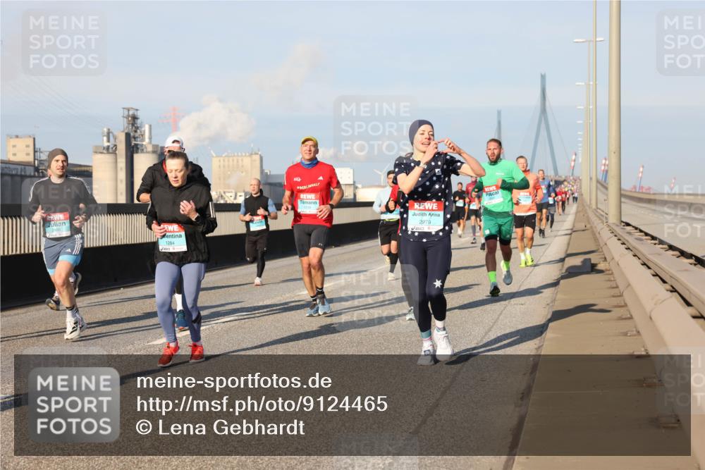 03.10.2025 - Köhlbrandbrückenlauf Lena Gebhardt http://msf.ph/oto/9124465 03.10.2025 09:45:54 Position 2 1284, 1219, 2979 meine-sportfotos.de