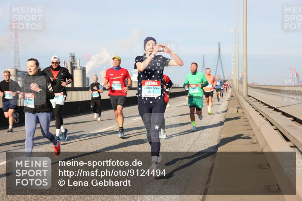 03.10.2025 - Köhlbrandbrückenlauf Lena Gebhardt http://msf.ph/oto/9124494 03.10.2025 09:45:54 Position 2 1284, 2979 meine-sportfotos.de