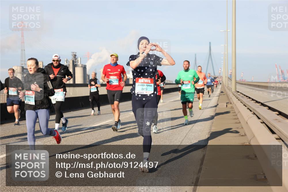 03.10.2025 - Köhlbrandbrückenlauf Lena Gebhardt http://msf.ph/oto/9124497 03.10.2025 09:45:55 Position 2 1284, 2979 meine-sportfotos.de