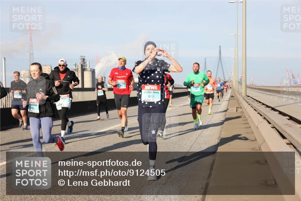 03.10.2025 - Köhlbrandbrückenlauf Lena Gebhardt http://msf.ph/oto/9124505 03.10.2025 09:45:55 Position 2 1284, 1130, 2979 meine-sportfotos.de