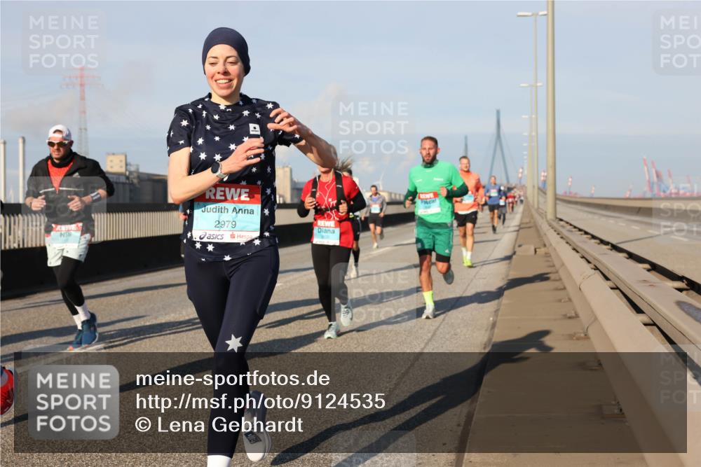 03.10.2025 - Köhlbrandbrückenlauf Lena Gebhardt http://msf.ph/oto/9124535 03.10.2025 09:45:55 Position 2 2979 meine-sportfotos.de