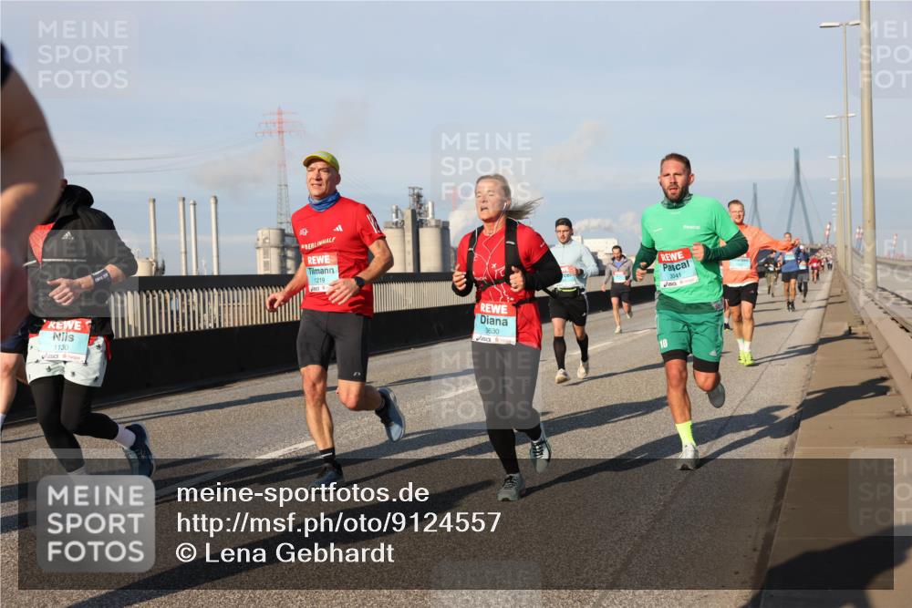 03.10.2025 - Köhlbrandbrückenlauf Lena Gebhardt http://msf.ph/oto/9124557 03.10.2025 09:45:56 Position 2 1130, 1219, 3630, 3041 meine-sportfotos.de