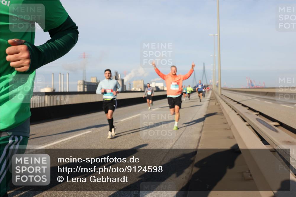 03.10.2025 - Köhlbrandbrückenlauf Lena Gebhardt http://msf.ph/oto/9124598 03.10.2025 09:45:57 Position 2  meine-sportfotos.de