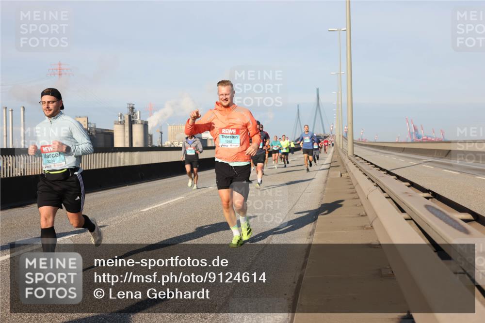 03.10.2025 - Köhlbrandbrückenlauf Lena Gebhardt http://msf.ph/oto/9124614 03.10.2025 09:45:58 Position 2 3204, 1292 meine-sportfotos.de