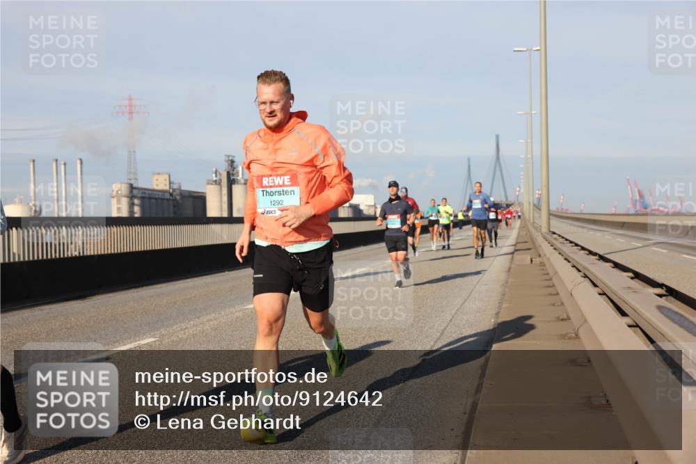 03.10.2025 - Köhlbrandbrückenlauf Lena Gebhardt http://msf.ph/oto/9124642 03.10.2025 09:45:58 Position 2 1292 meine-sportfotos.de