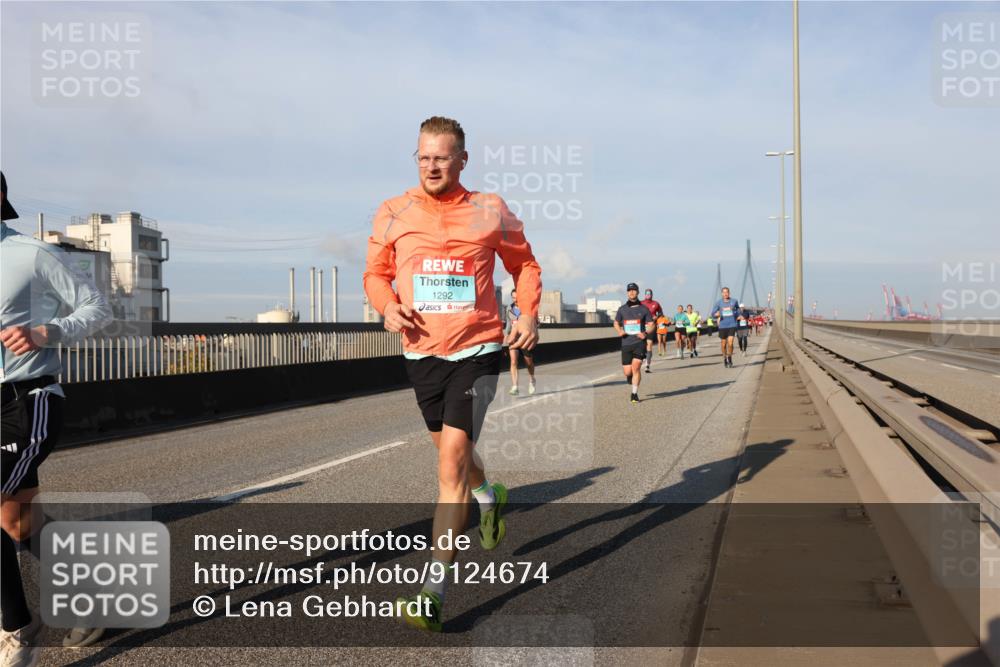 03.10.2025 - Köhlbrandbrückenlauf Lena Gebhardt http://msf.ph/oto/9124674 03.10.2025 09:45:59 Position 2 1292 meine-sportfotos.de